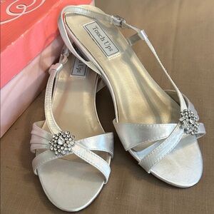 NWT Touch Ups Women's Satin Silver Sandals